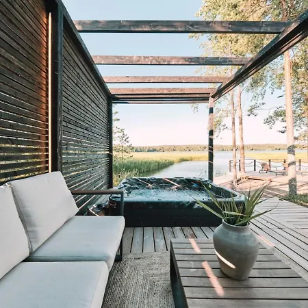 Lillan With Jacuzzi And Sauna Порвоо